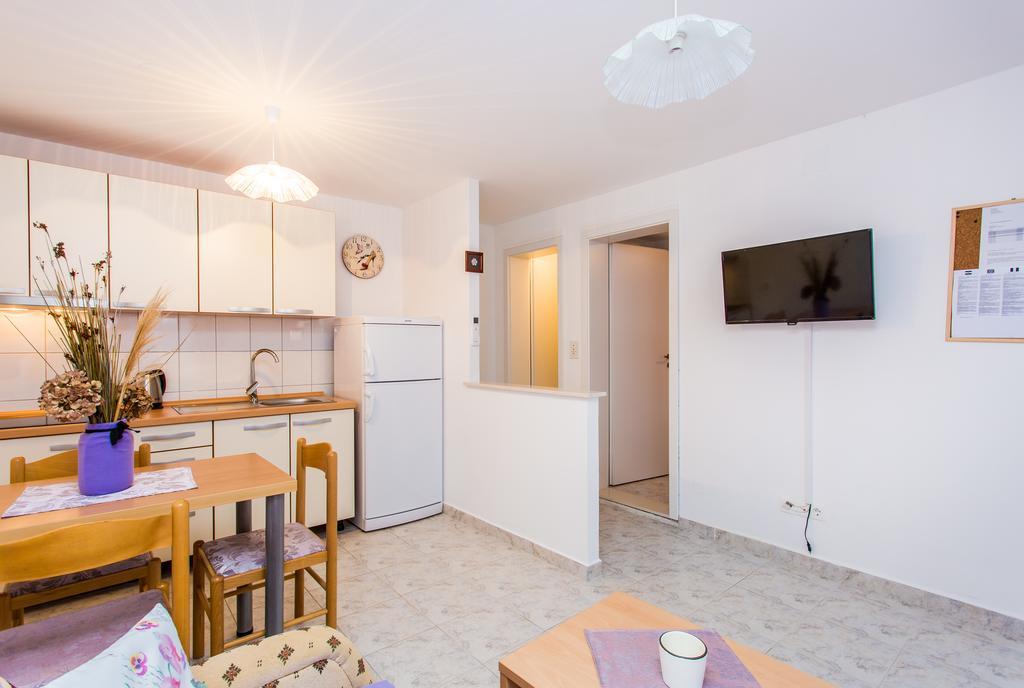 Apartments Lavanda 1 ニヴィーチェ エクステリア 写真