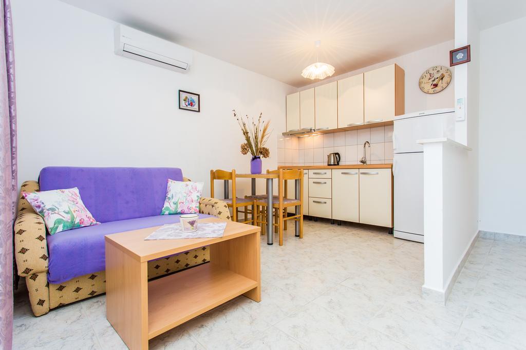 Apartments Lavanda 1 ニヴィーチェ エクステリア 写真