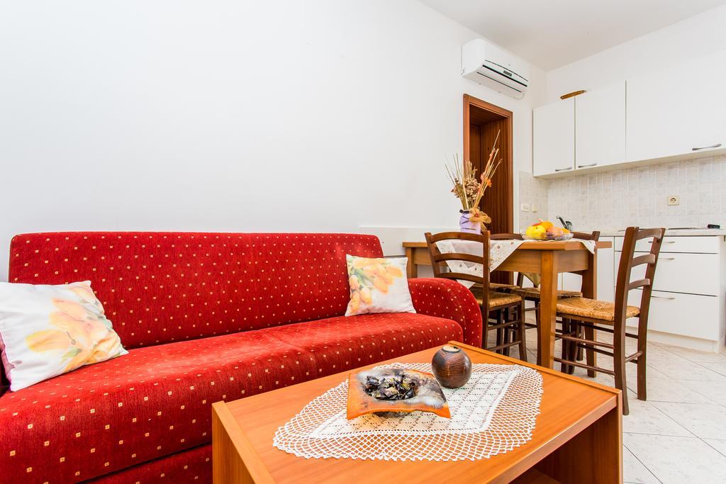 Apartments Lavanda 1 ニヴィーチェ エクステリア 写真