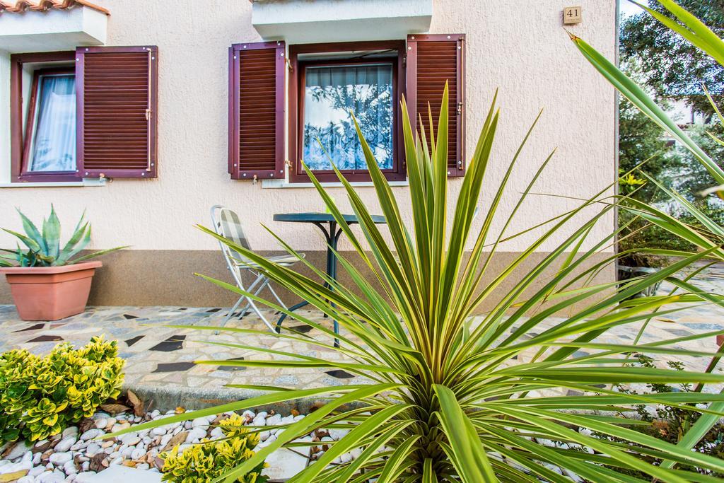 Apartments Lavanda 1 ニヴィーチェ エクステリア 写真