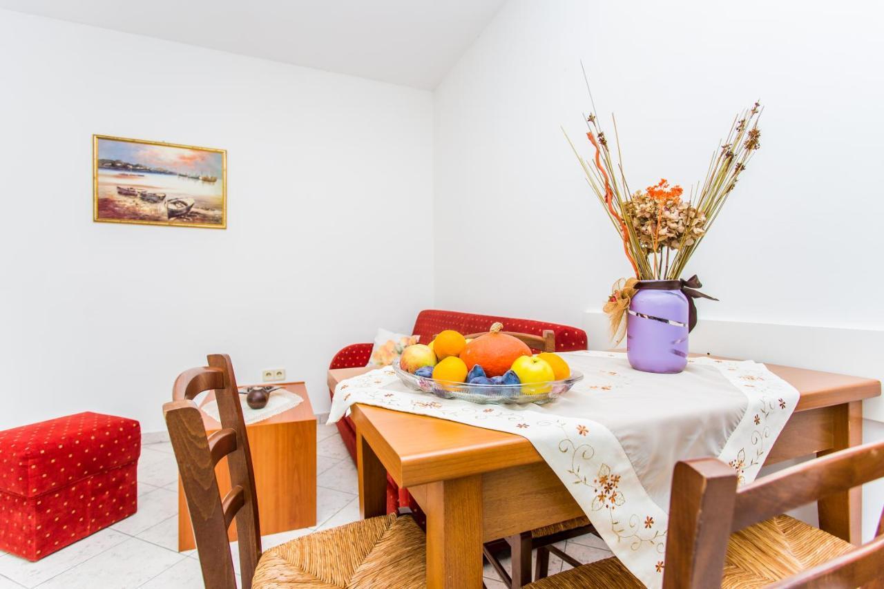 Apartments Lavanda 1 ニヴィーチェ エクステリア 写真