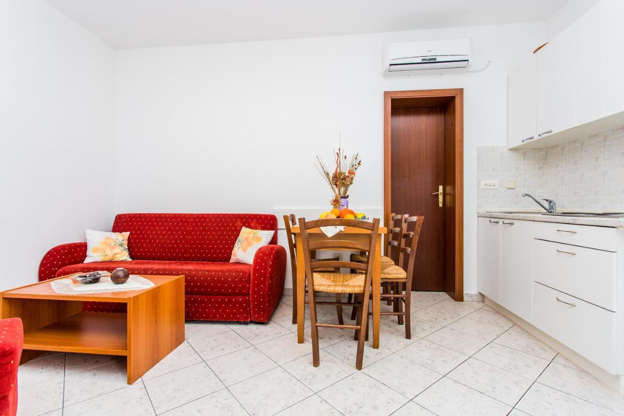 Apartments Lavanda 1 ニヴィーチェ エクステリア 写真